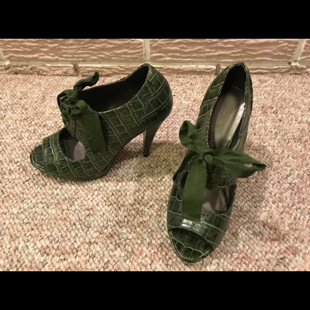 Unique and pretty faux croc green peep toe heels